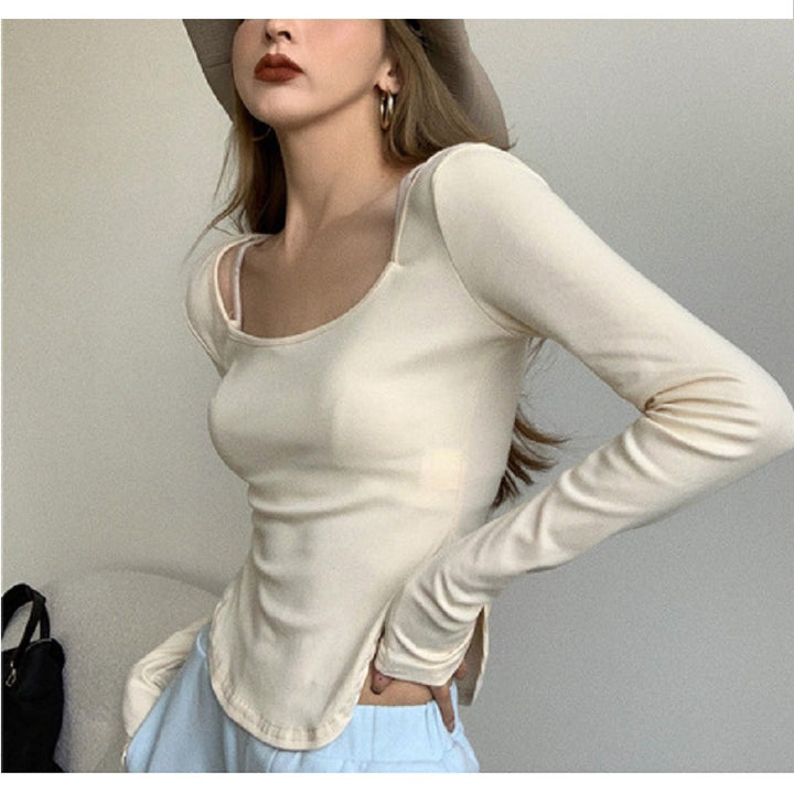 Kvinnors långärmad topp med elegant halsringning och asymmetrisk design-Eva Jonsson