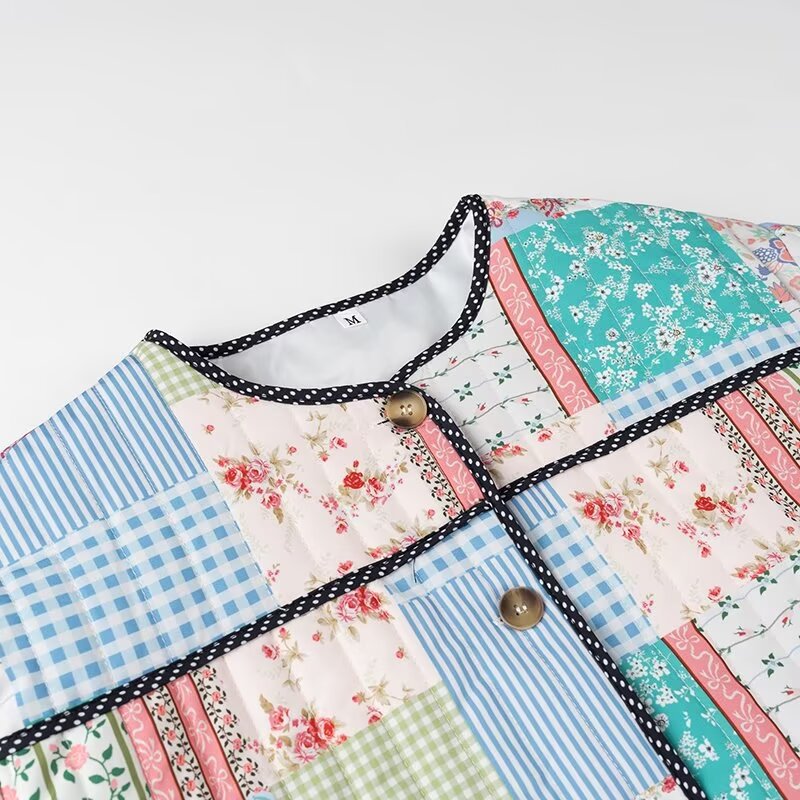 Kvinnors lapparjacka med stilren design och praktiska fickor Mirla-Eva Jonsson