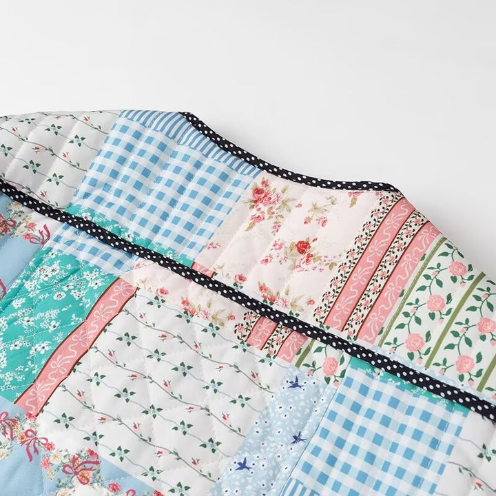 Kvinnors lapparjacka med stilren design och praktiska fickor Mirla-Eva Jonsson