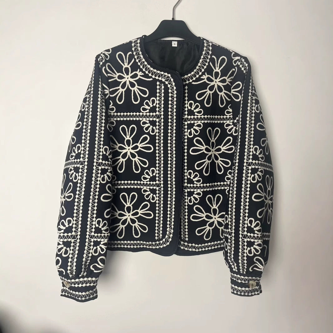 Kvinnors lapptäcksdesign jacka med blommönster och eleganta applikationer Mirla-Eva Jonsson