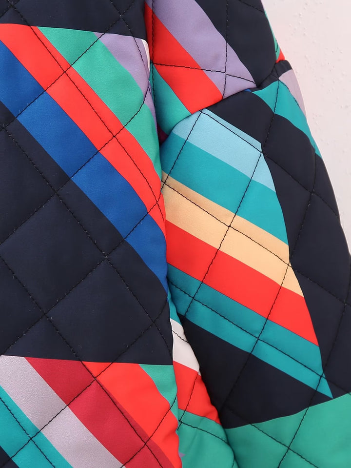 Kvinnors lätta quiltade färgjacka i modern design med stora fickor Mirla-Eva Jonsson