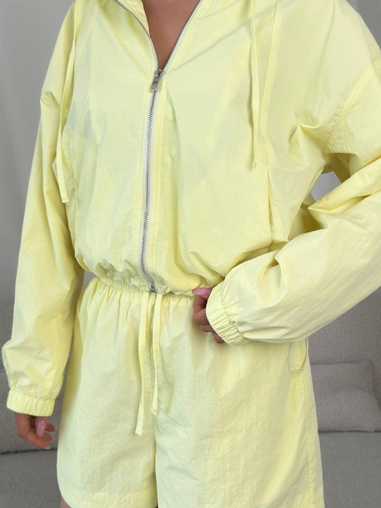 Kvinnors lätta sommarjacka och shorts-set med huva och dragkedja Mirla-Eva Jonsson