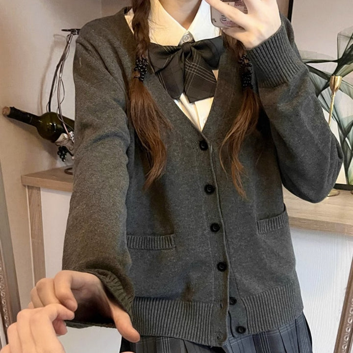 Kvinnors lekfulla cardigan med stora krage och rosett detaljer Mirla-Eva Jonsson