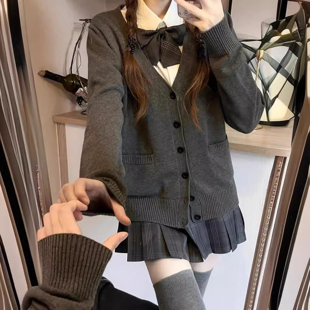 Kvinnors lekfulla cardigan med stora krage och rosett detaljer Mirla-Eva Jonsson