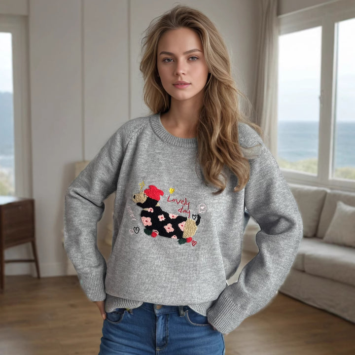 Kvinnors lekfulla sweatshirt med unik djurdesign och blomsterbroderi Mirla-Eva Jonsson