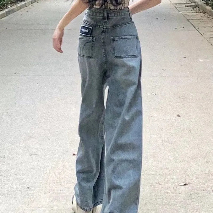 Kvinnors lös passform denimbyxor med höga fickor och vintage tvätt Mirla-Eva Jonsson