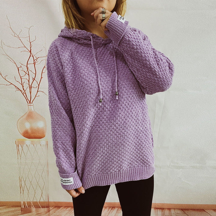 Kvinnors lösa hoodie med texturerat tyg och modern dragsko Mirla-Eva Jonsson