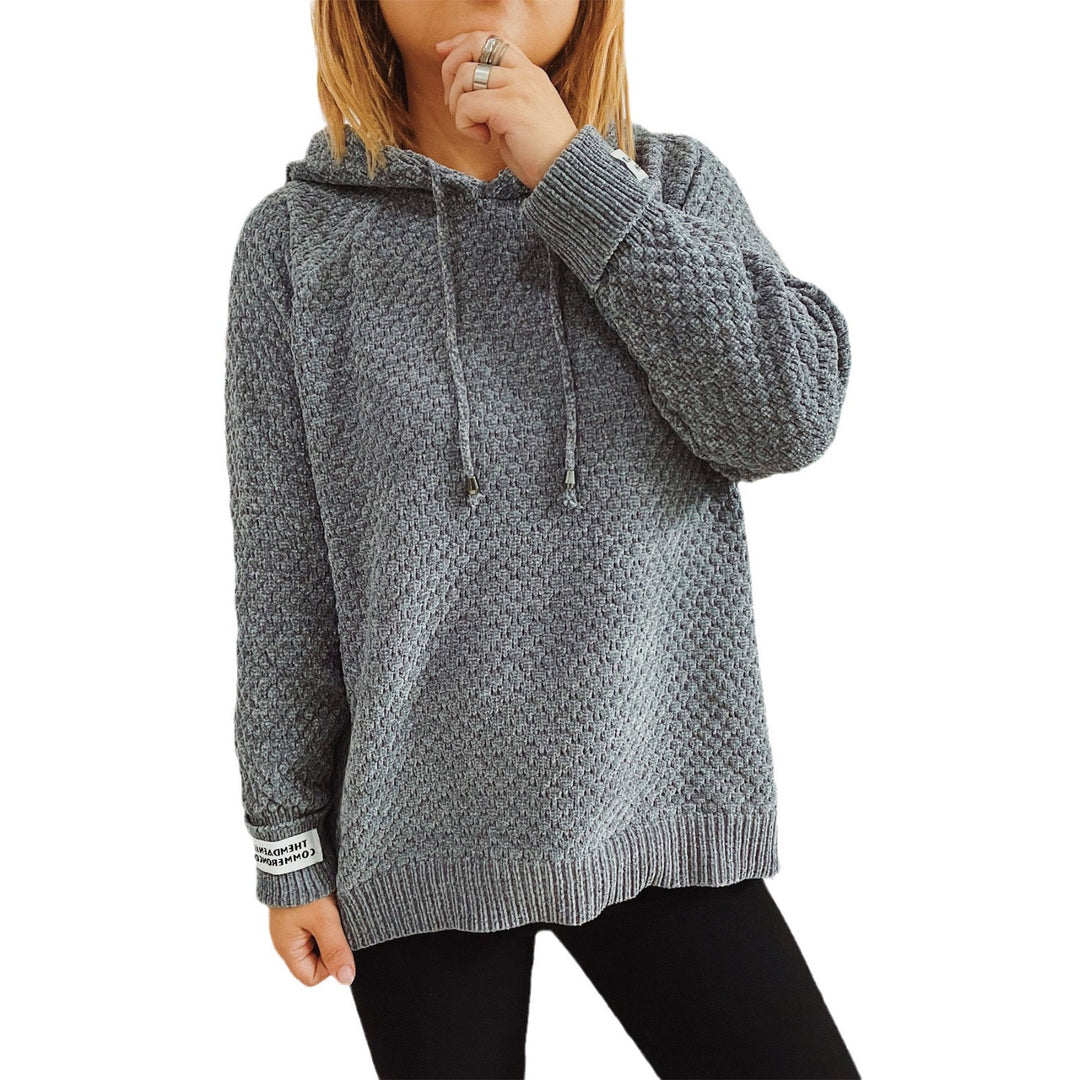 Kvinnors lösa hoodie med texturerat tyg och modern dragsko Mirla-Eva Jonsson