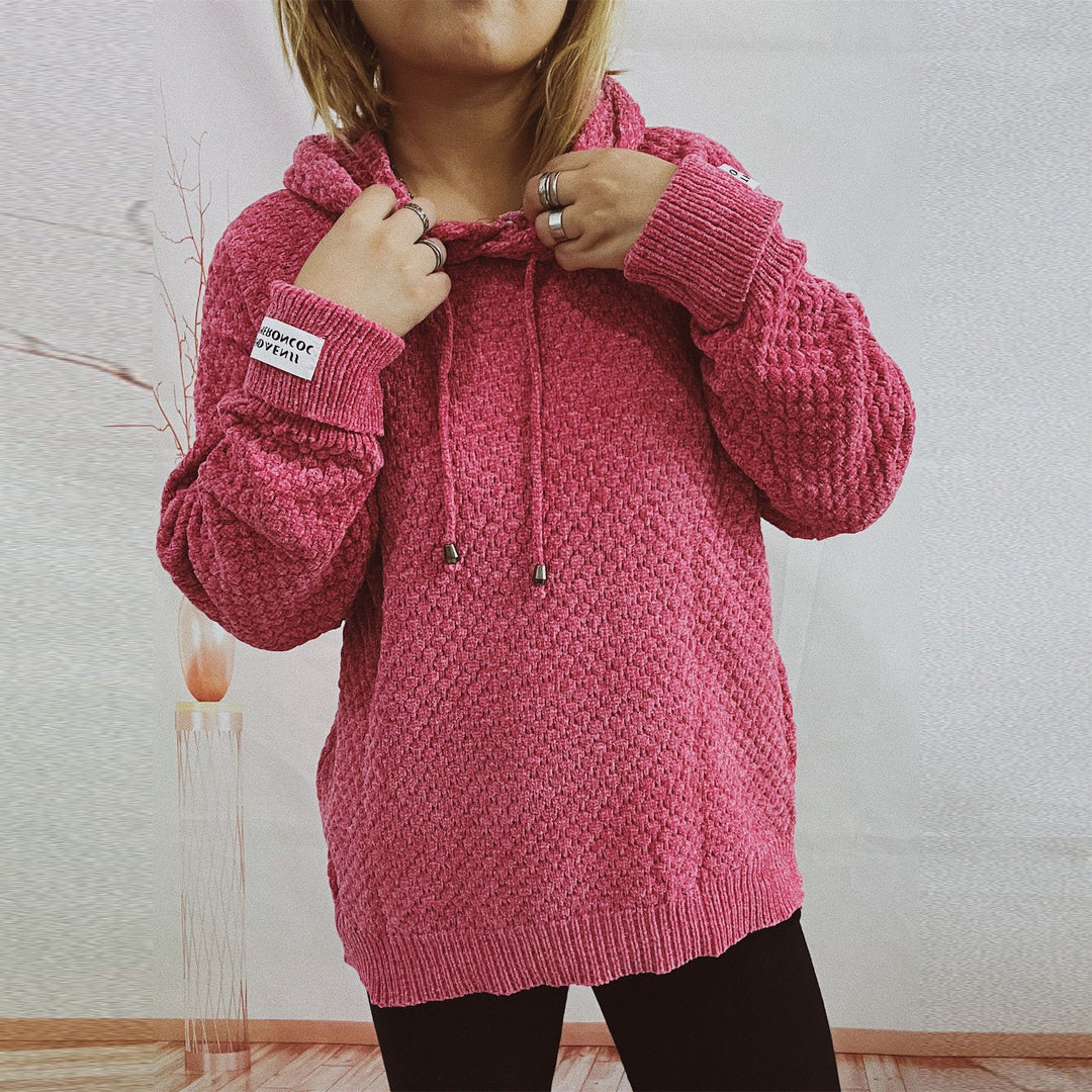 Kvinnors lösa hoodie med texturerat tyg och modern dragsko Mirla-Eva Jonsson