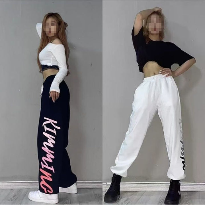Kvinnors lösa sport joggingsbyxor med elastisk midja och modern bokstavering Mirla-Eva Jonsson