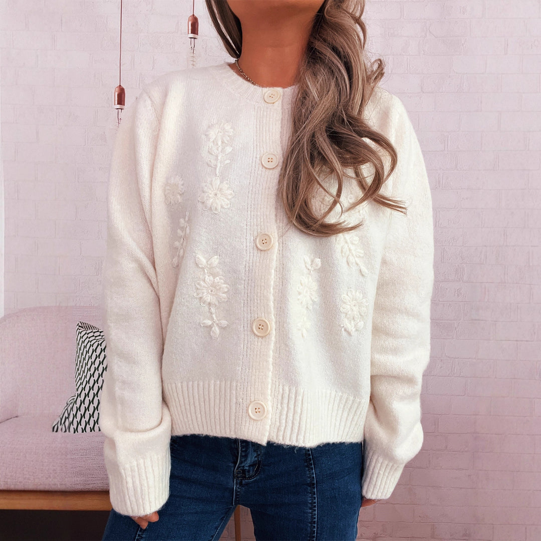 Kvinnors lösa stickade cardigan med blommiga applikationer och knappdetaljer Mirla-Eva Jonsson