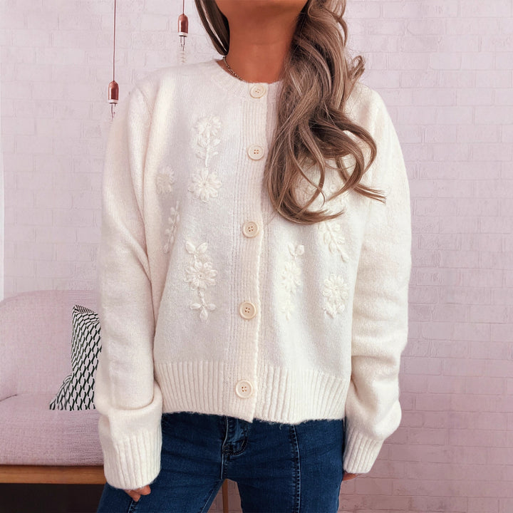 Kvinnors lösa stickade cardigan med blommiga applikationer och knappdetaljer Mirla-Eva Jonsson