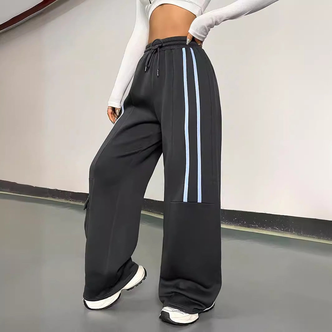 Kvinnors lösa träningsbyxor i urban streetwear-stil med elastisk midja och praktiska fickor Mirla-Eva Jonsson