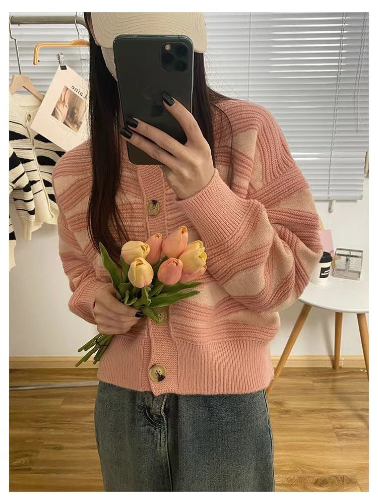 Kvinnors löst stickad blazer med grovt mönster och knäppning Mirla-Eva Jonsson