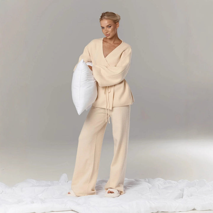 Kvinnors lounge set med avslappnad kimono topp och bekväma byxor Mirla-Eva Jonsson