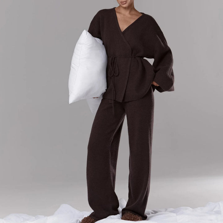 Kvinnors lounge set med avslappnad kimono topp och bekväma byxor Mirla-Eva Jonsson