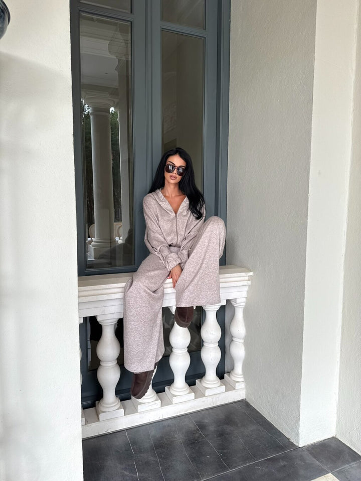 Kvinnors loungekläder set med lös passform och modern hoodie Mirla-Eva Jonsson