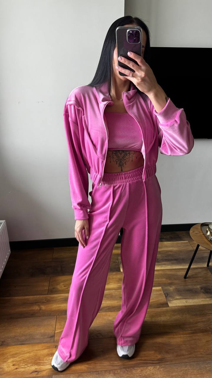 Kvinnors loungewear-set gjort av lyxig velour med kort jacka och vida byxor-Eva Jonsson