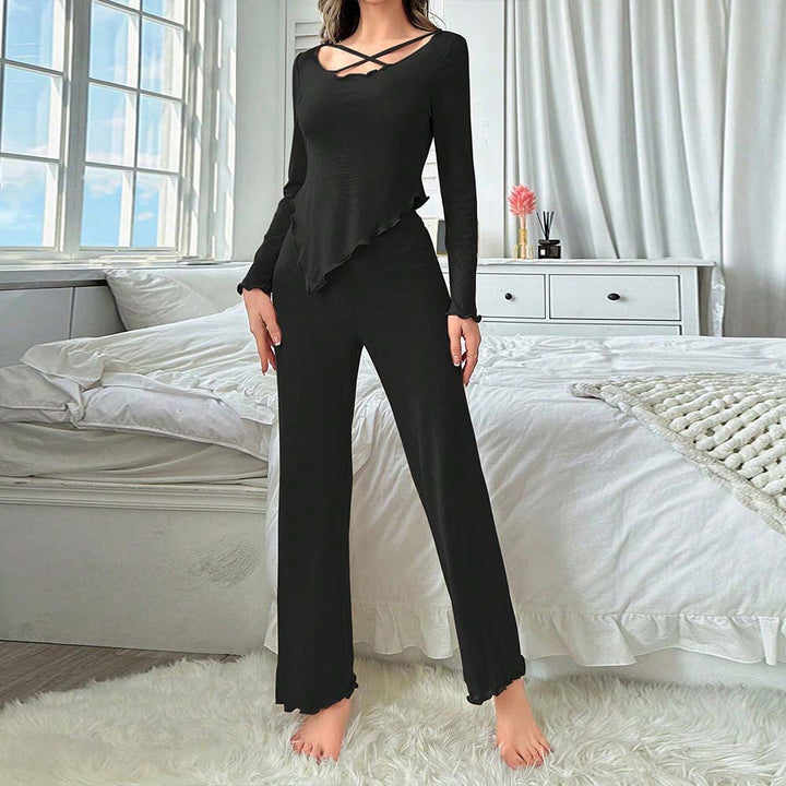 Kvinnors loungewear-set med fint urklipp och upphöjda fållar Mirla-Eva Jonsson