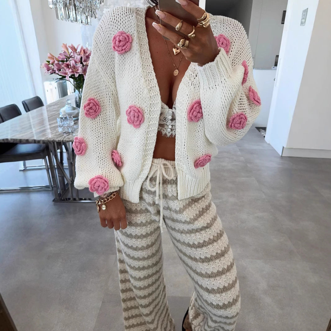 Kvinnors luftiga cardigan med färgglada blomapplikationer Mirla-Eva Jonsson