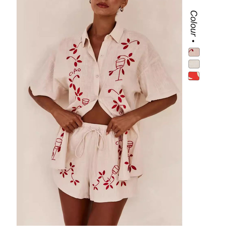 Kvinnors luftiga kortärmad skjorta och shorts-set med blommig broderidesign Mirla-Eva Jonsson