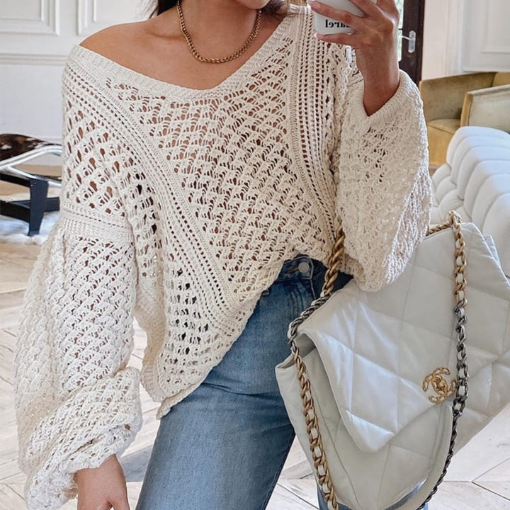 Kvinnors luftiga stickade pullover med V-hals och oversized ärmar Mirla-Eva Jonsson