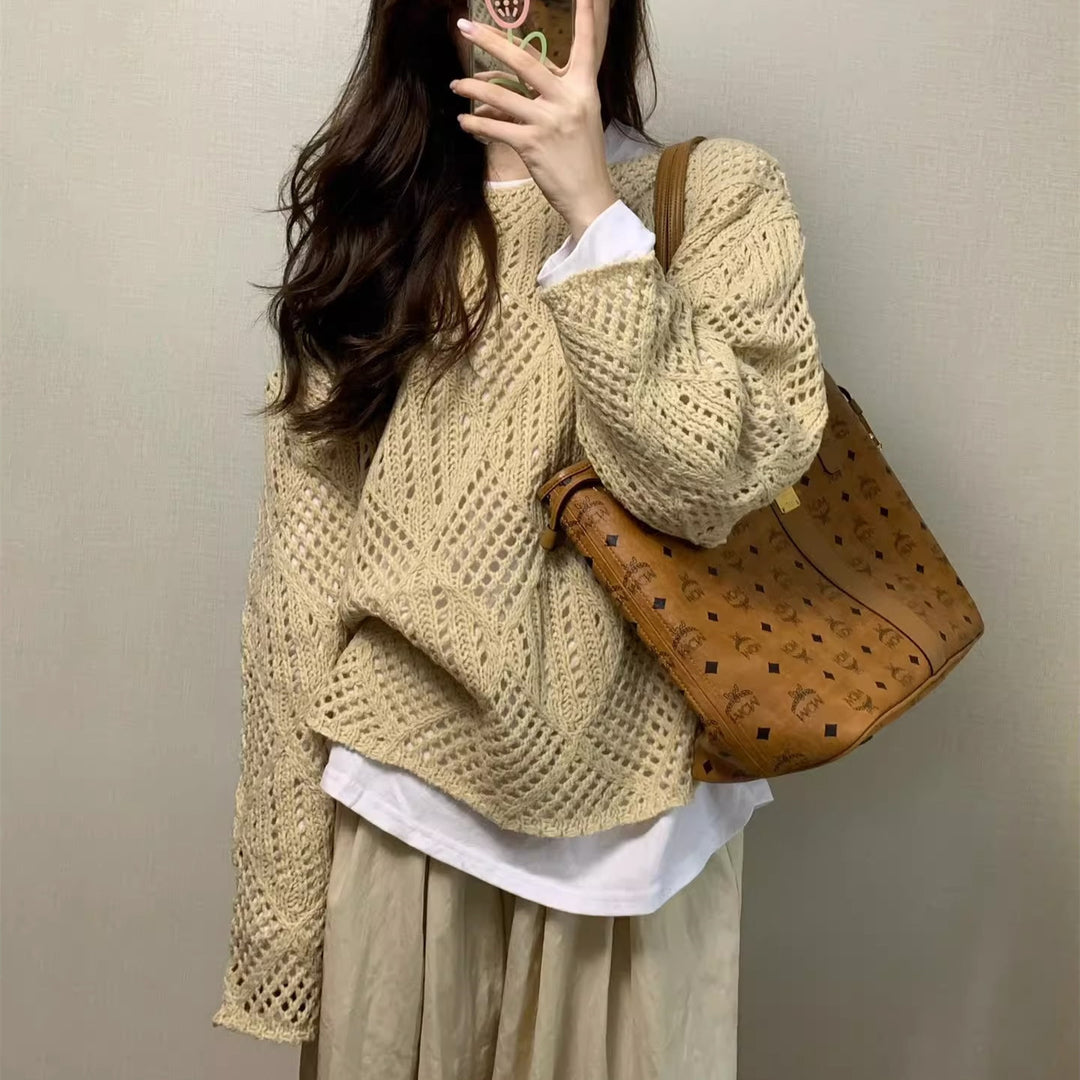 Kvinnors luftiga stickade tröja i modern nätdesign Mirla-Eva Jonsson