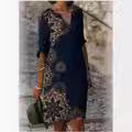 Kvinnors lyxiga V-hals klänning med blommönster och kort ärm Mirla-Eva Jonsson