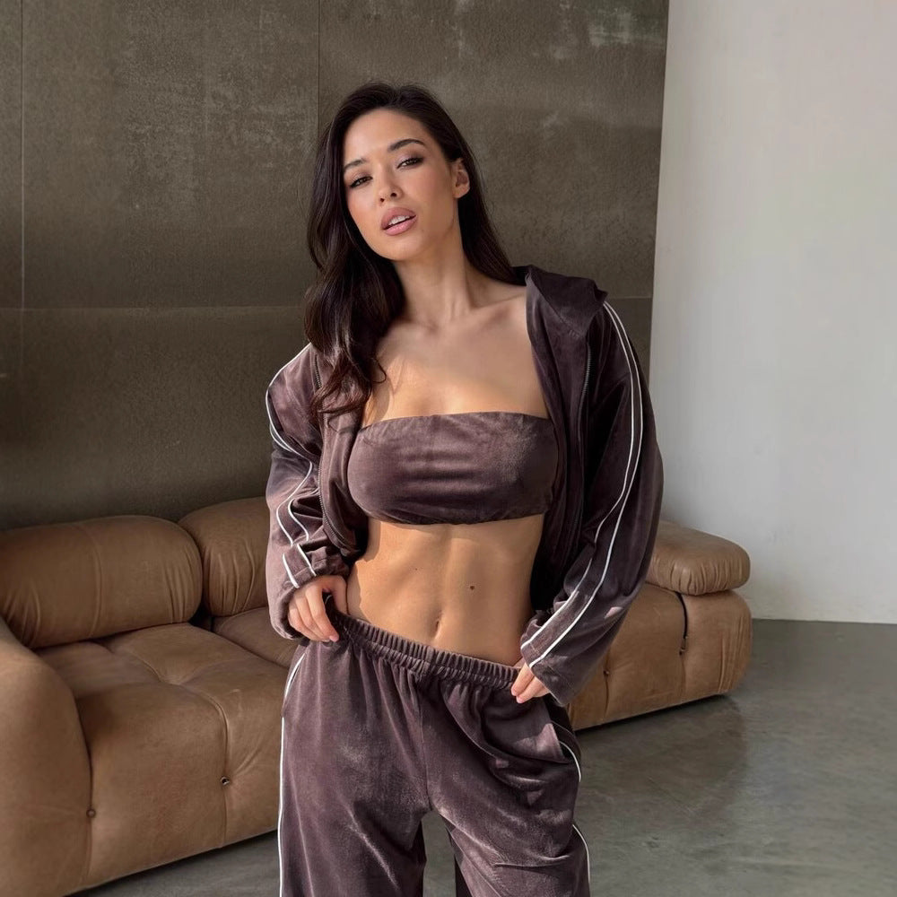 Kvinnors lyxiga velour loungewear set med kort topp och bred klippning Mirla-Eva Jonsson