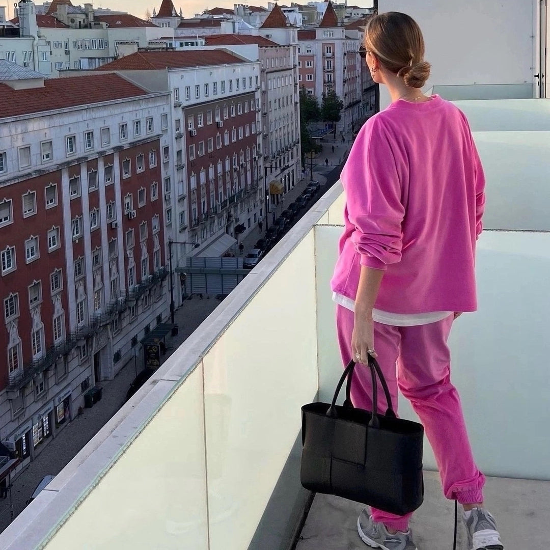 Kvinnors lyxiga velour träningsdräkt med hög midja och vida ben Mirla-Eva Jonsson