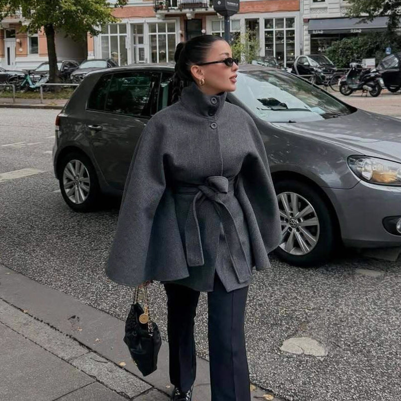 Kvinnors manteljacka gjord av högkvalitativ ullblandning med midjebälte Mirla-Eva Jonsson