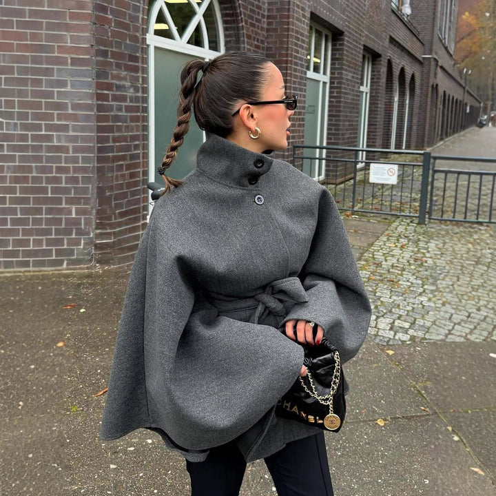 Kvinnors manteljacka gjord av högkvalitativ ullblandning med midjebälte Mirla-Eva Jonsson