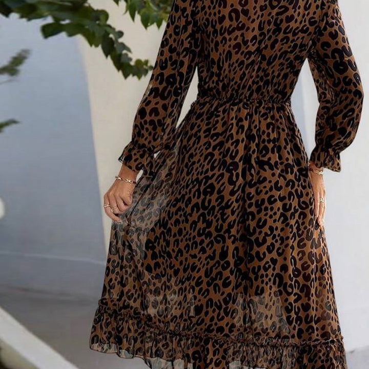 Kvinnors maxi klänning med elegant leopardtryck och voluminösa ärmar-Eva Jonsson