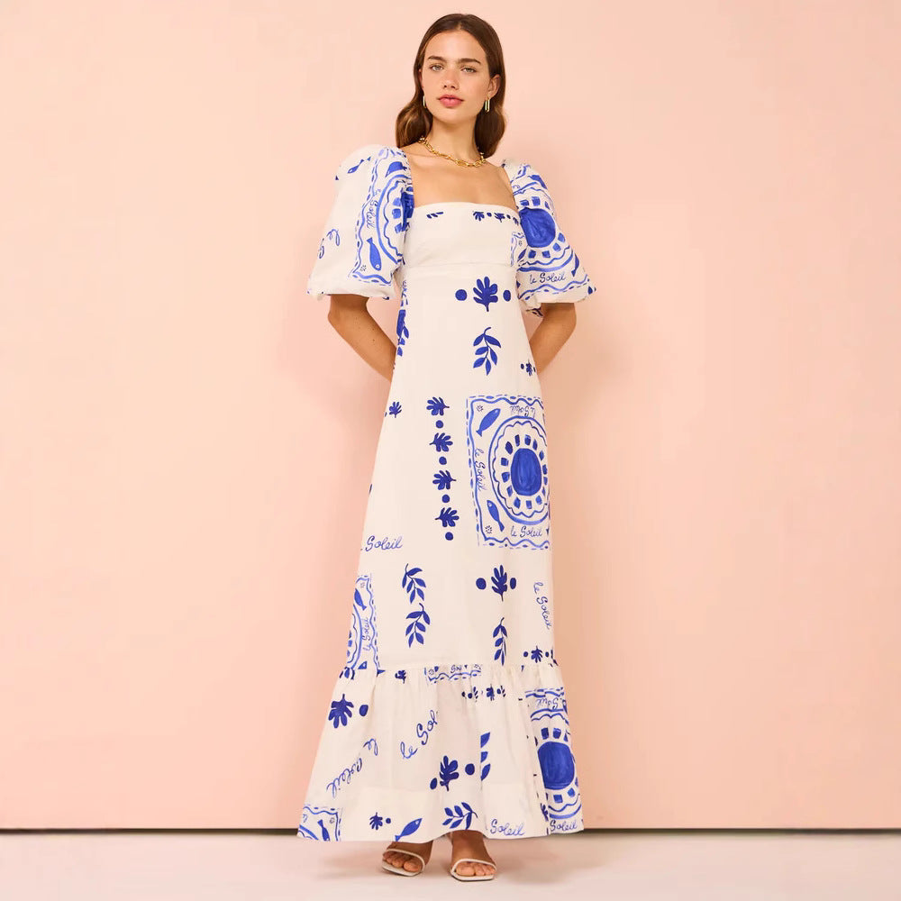 Kvinnors maxi klänning med eleganta puffärmar och blommiga detaljer Mirla-Eva Jonsson