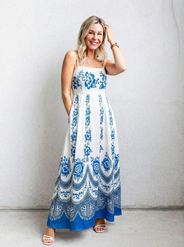 Kvinnors maxi klänning med spännande grafiskt tryck och lekfull design-Eva Jonsson