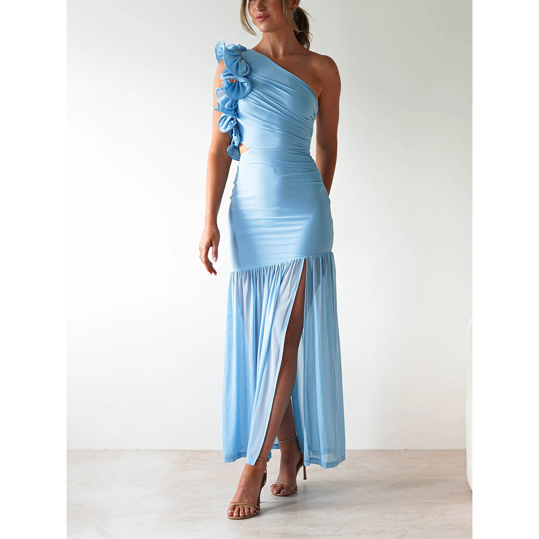 Kvinnors maxiklädd med asymmetrisk skärning och romantiska volangdetaljer Mirla-Eva Jonsson