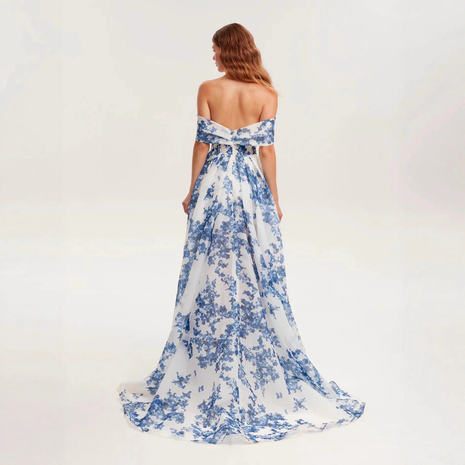 Kvinnors maxiklänning gjord av chiffon med blommönster Mirla-Eva Jonsson