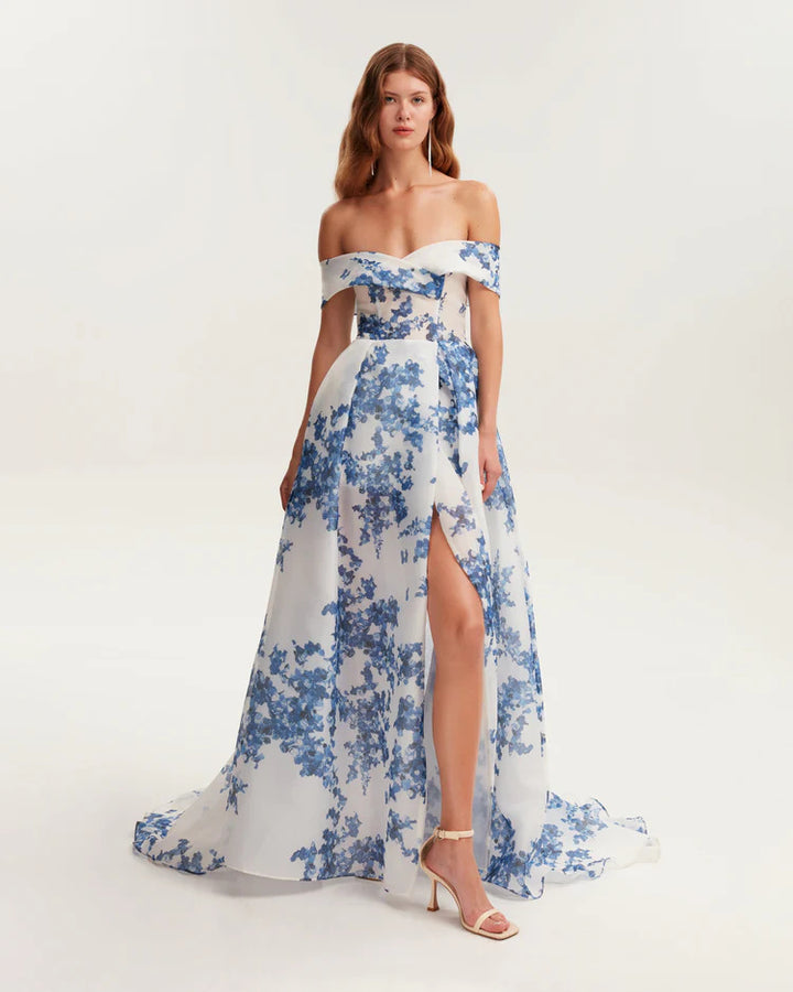 Kvinnors maxiklänning gjord av chiffon med blommönster Mirla-Eva Jonsson