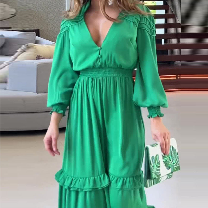 Kvinnors maxiklänning i boho-stil med voluminösa volanger och djup V-hals-Eva Jonsson