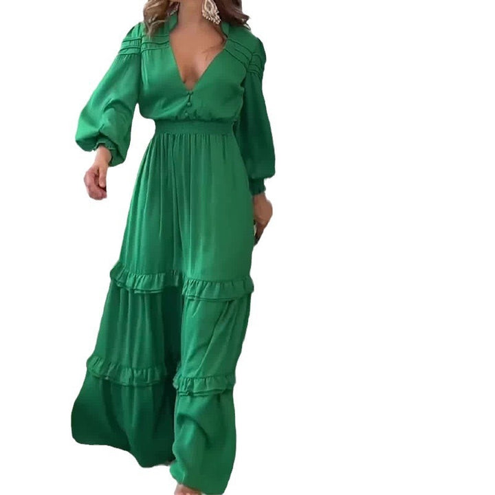 Kvinnors maxiklänning i boho-stil med voluminösa volanger och djup V-hals-Eva Jonsson