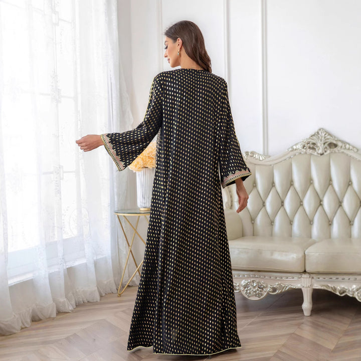 Kvinnors maxiklänning i elegant kaftanstil med delikata dekorationer Mirla-Eva Jonsson