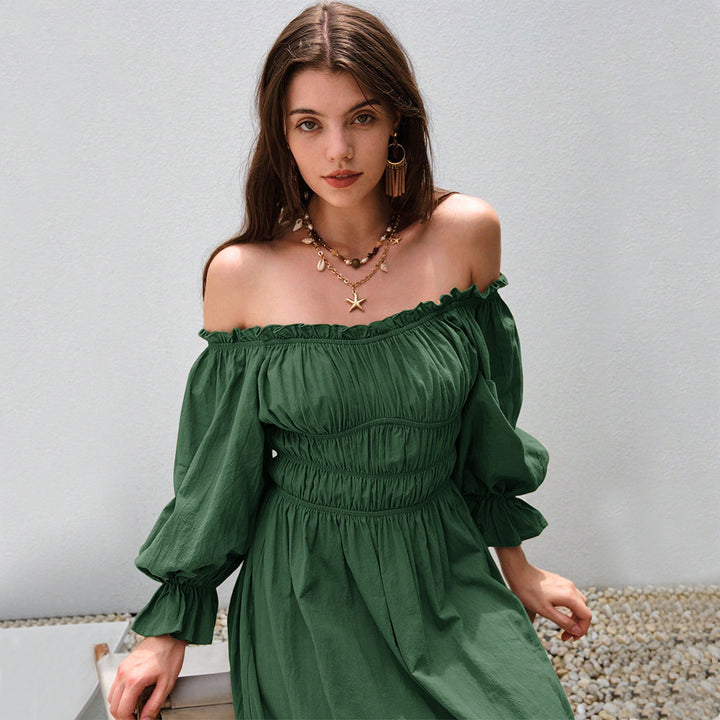 Kvinnors maxiklänning i elegant off-shoulder stil med samlade puffärmar Mirla-Eva Jonsson