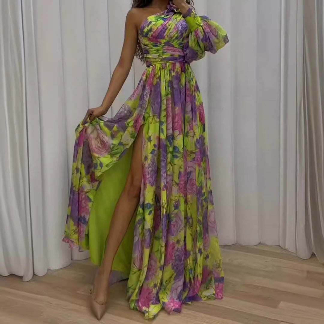 Kvinnors maxiklänning med asymmetrisk rem och elegant blommönster-Eva Jonsson