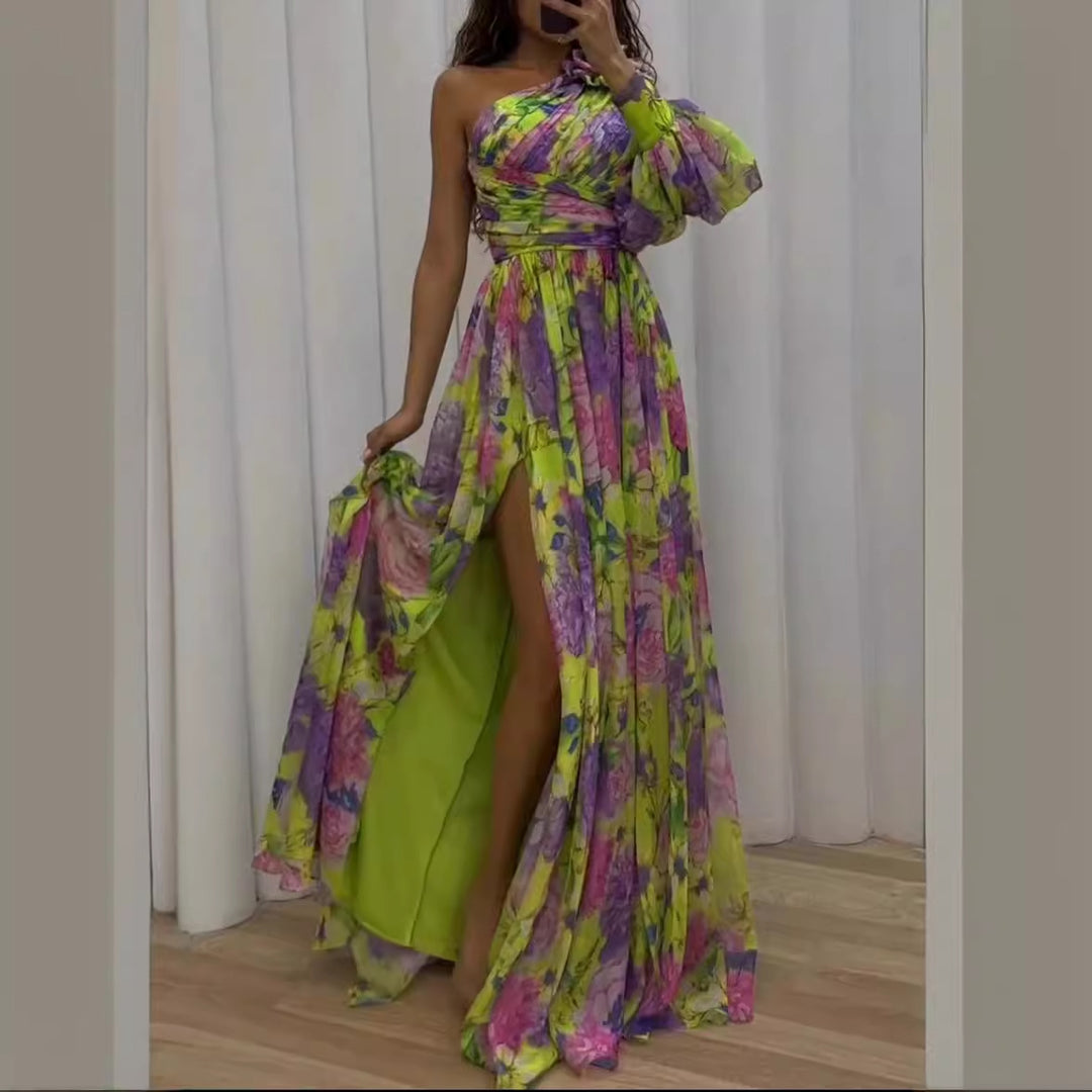 Kvinnors maxiklänning med asymmetrisk rem och elegant blommönster-Eva Jonsson