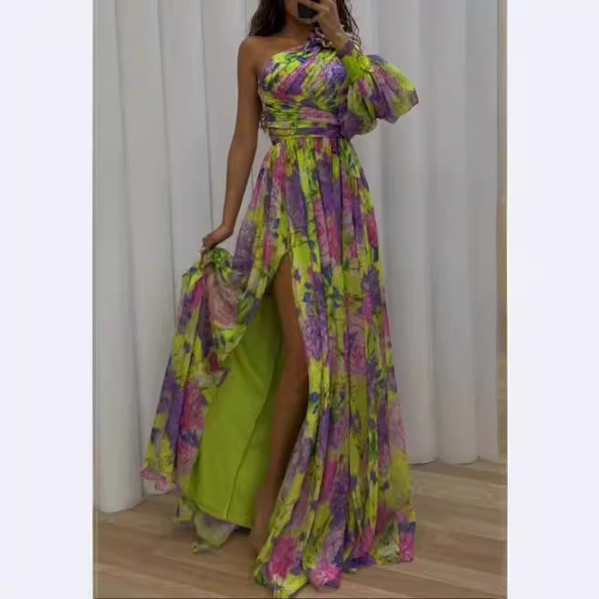 Kvinnors maxiklänning med asymmetrisk rem och elegant blommönster-Eva Jonsson