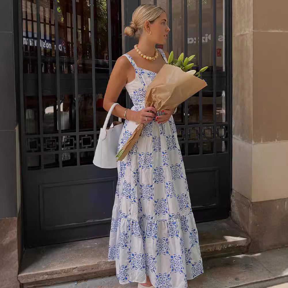Kvinnors maxiklänning med axelbar design och blommönster Mirla-Eva Jonsson