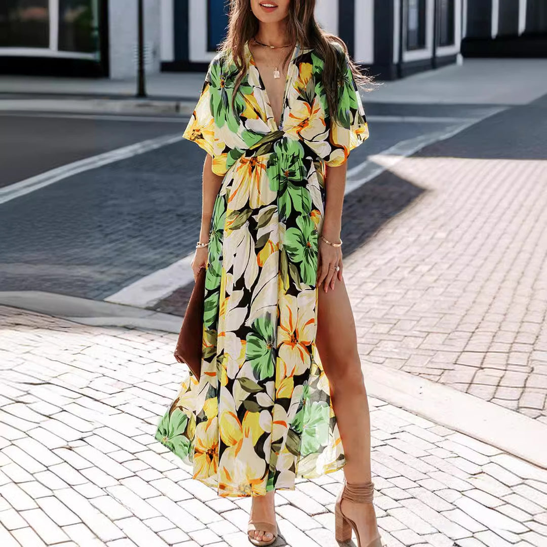 Kvinnors maxiklänning med blommig omslagdesign och djup V-ringning-Eva Jonsson