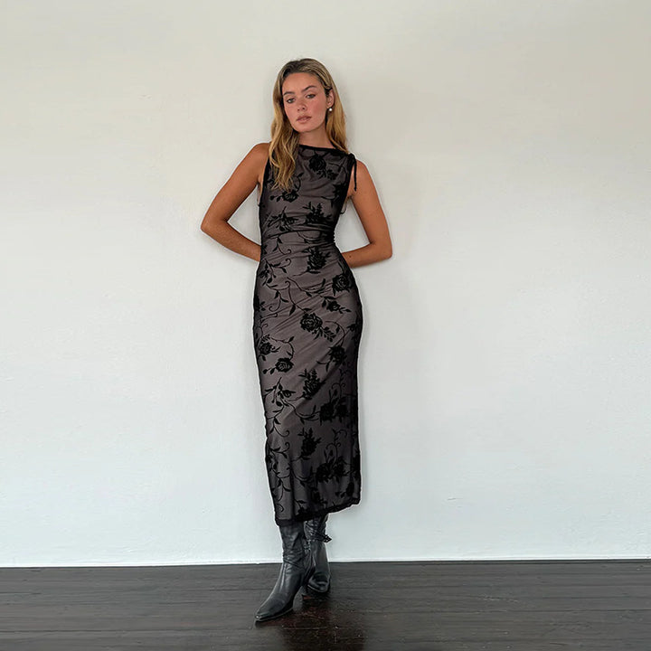 Kvinnors maxiklänning med blommig spetsdetalj och figurnärt silhuett-Eva Jonsson