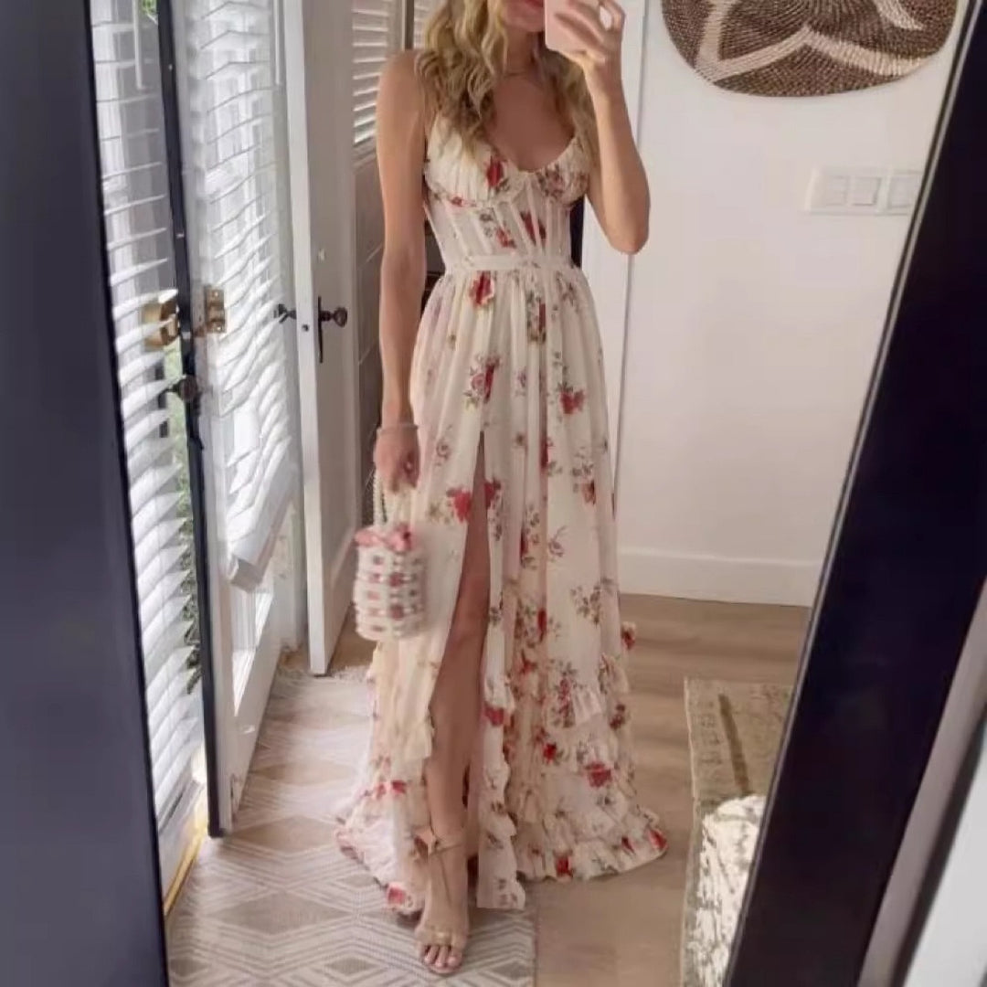 Kvinnors maxiklänning med blommiga volangdetaljer och högslits-Eva Jonsson