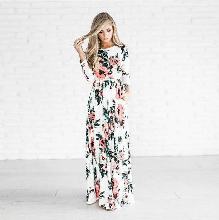 Kvinnors maxiklänning med blommönster och lång, flödande kjol Mirla-Eva Jonsson